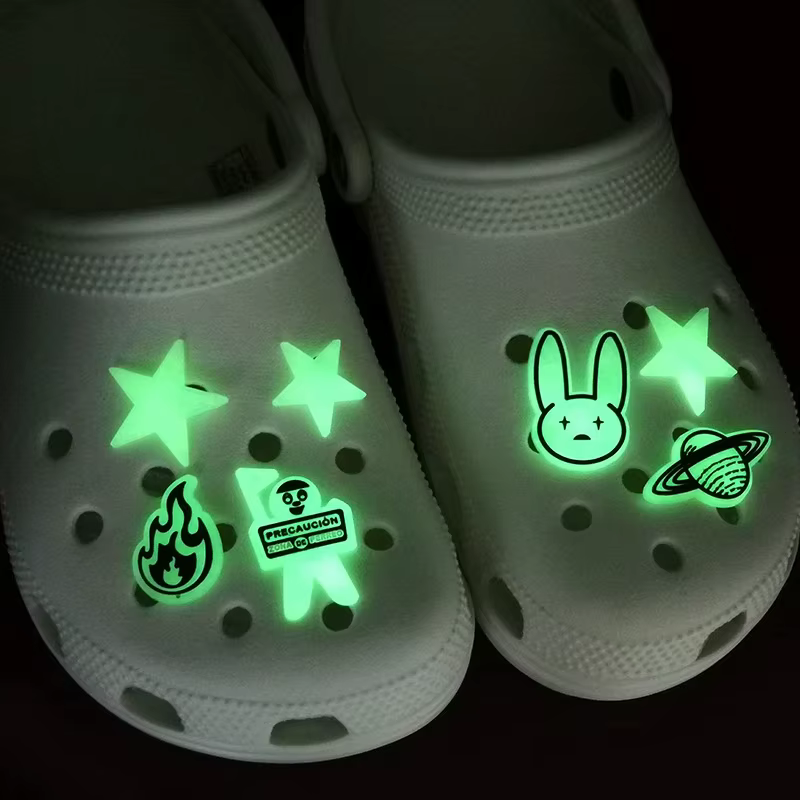 Breloques de chaussure Shoes en PVC A-Z lettres anglaises, Fluorwisdom, accessoires brillants, brico