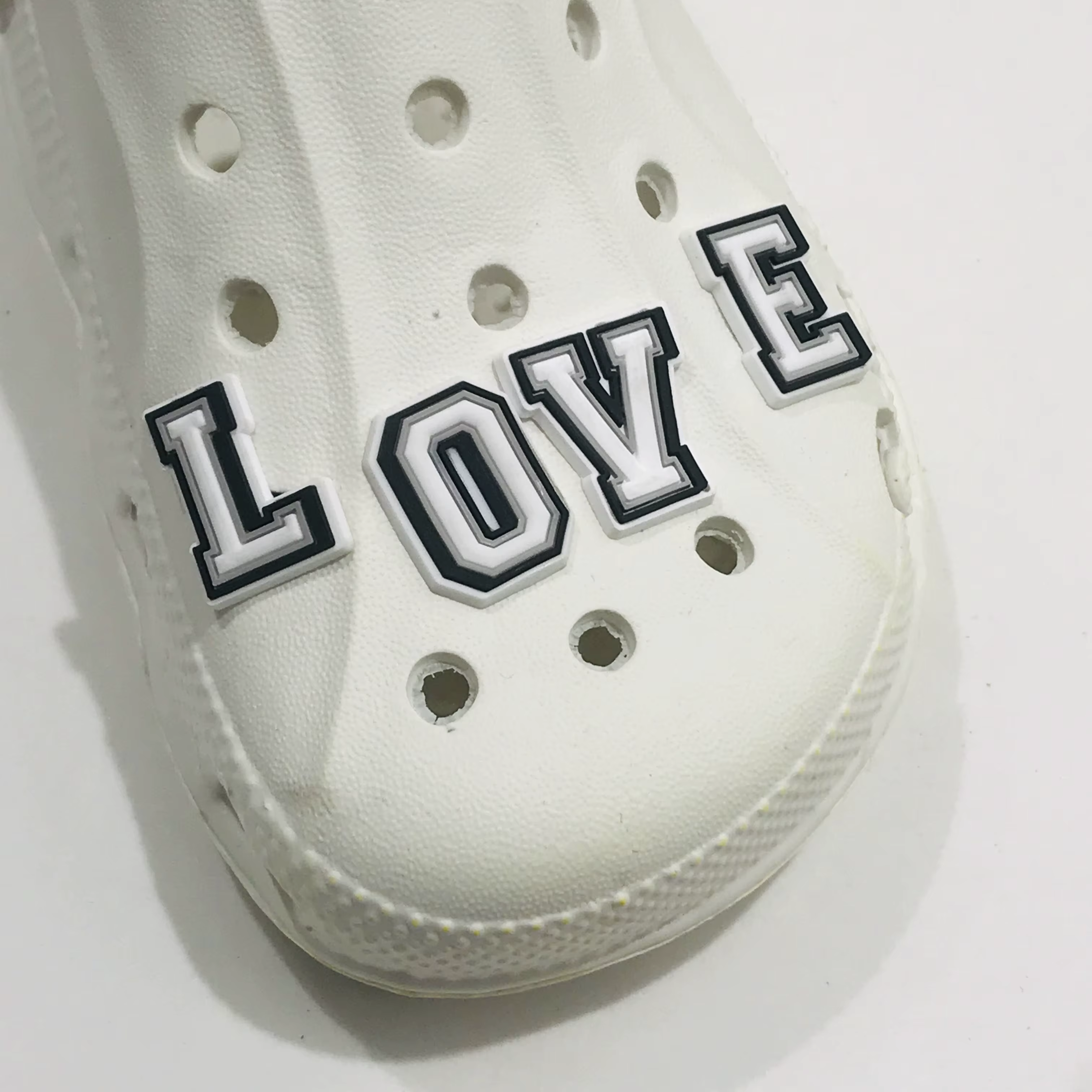 Breloques de chaussures 3D en PVC, lettres de l'alphabet anglais de dessin animé A-Z, accessoires de