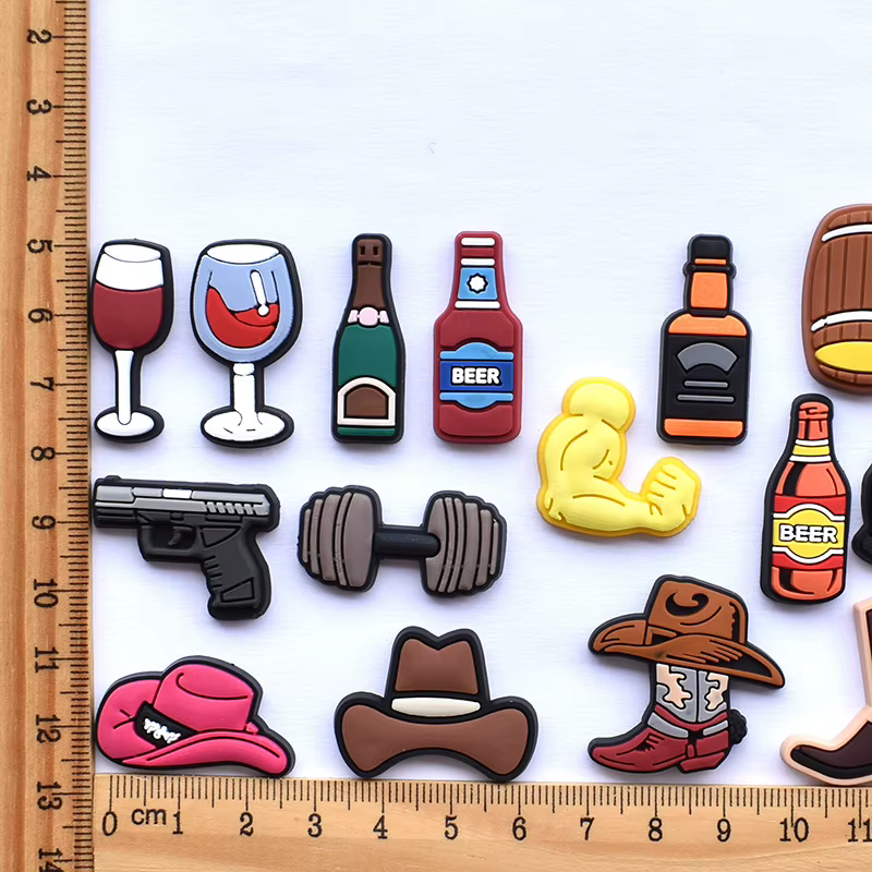Boucle de décoration de chaussures en PVC, breloques, accessoires, bouteilles de bière, chapeau, tas