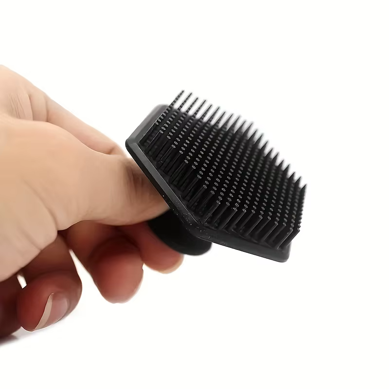 Un ensemble de brosses de bain quatre pièces qui peuvent être utilisées pour le massage du dos, du v