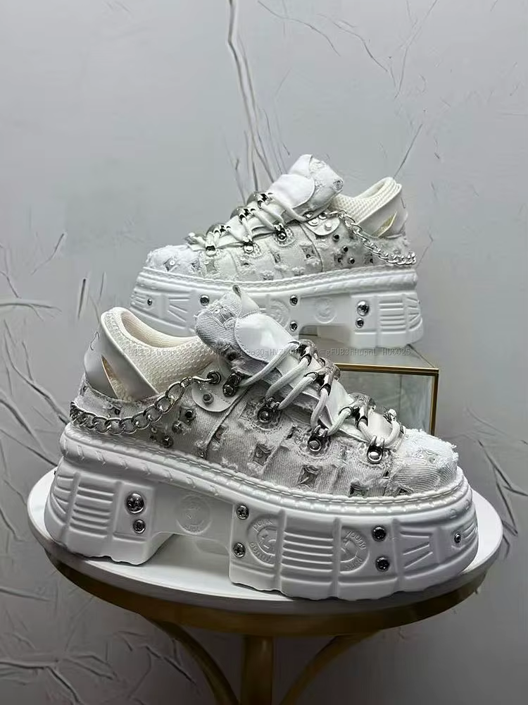 2025 été nouveaux hommes style punk plate-forme rehaussant niche personnalité frit rue mode papa cha