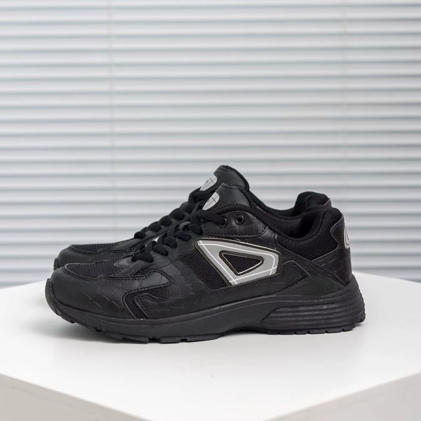 Nouvelles chaussures de sport respirantes en maille pour hommes, style fin, nouvelle collection été,