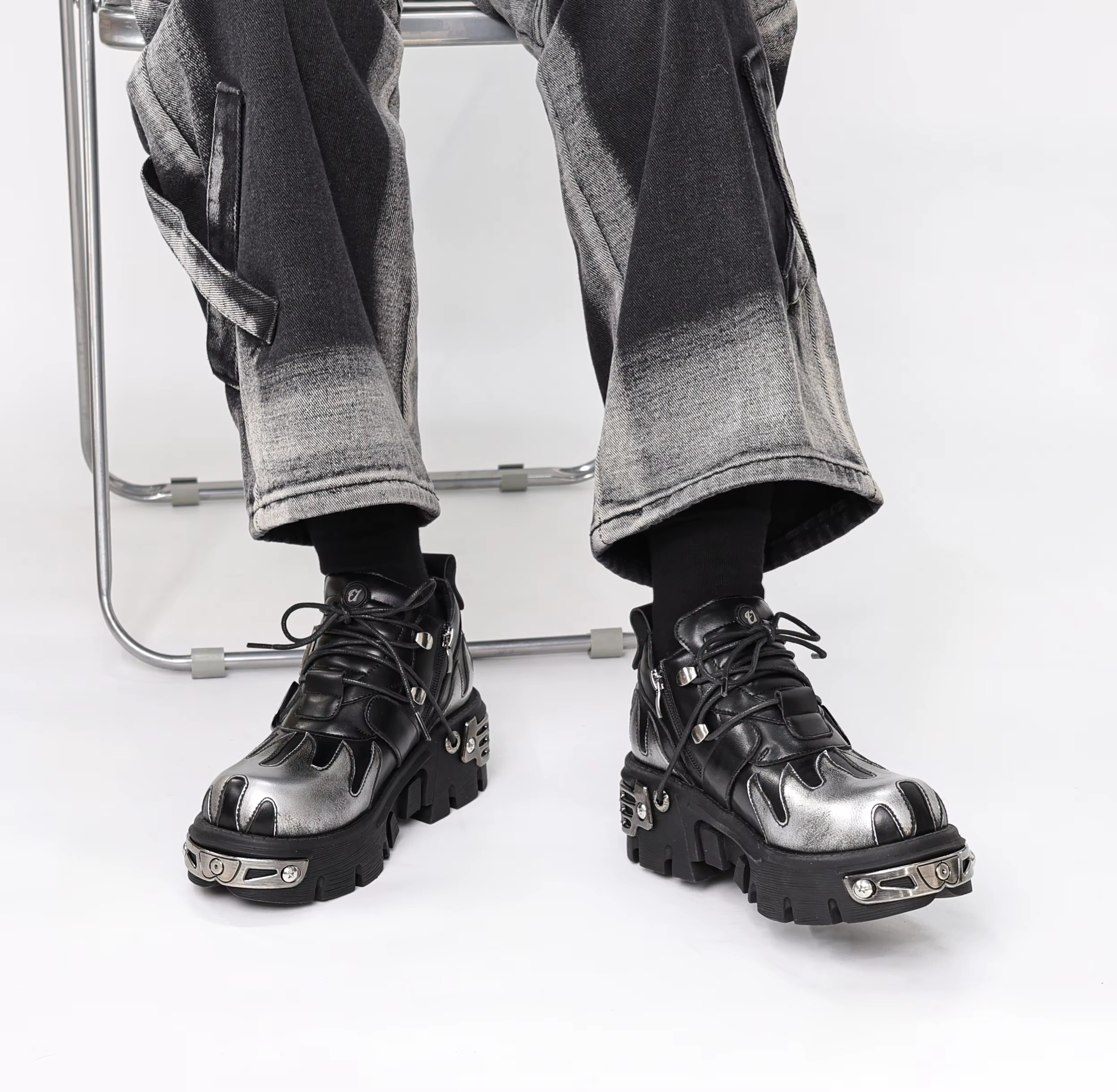 Chaussures de Couple Rock Vintage pour hommes et femmes, bottes rétro en cuir Punk foncé, Design de 