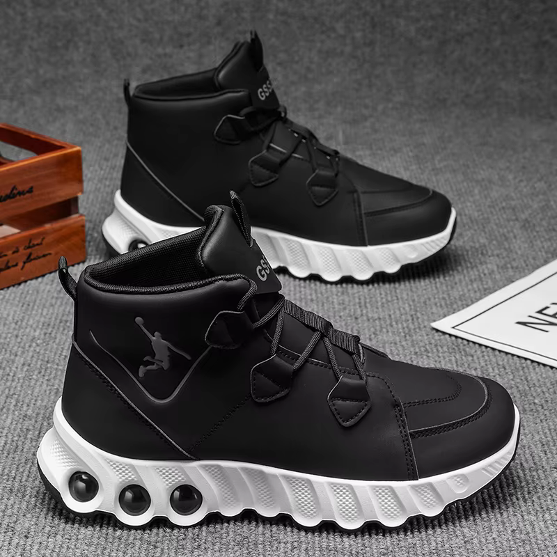 Une paire de chaussures de basket mi-hautes simples et élégantes. Épaissi, doux, absorbant les chocs