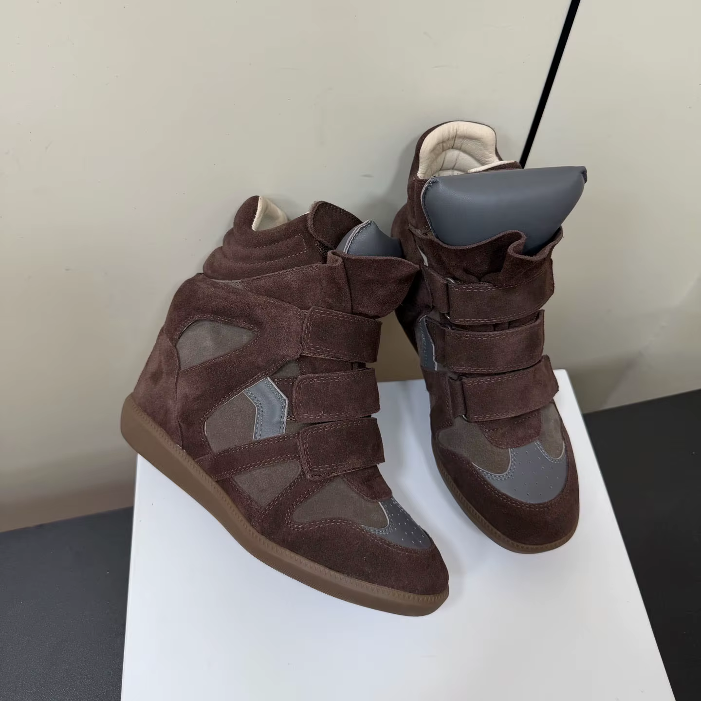 Baskets compensées en daim pour femme, montantes, à fermeture Velcro, avec talon compensé dissimulé