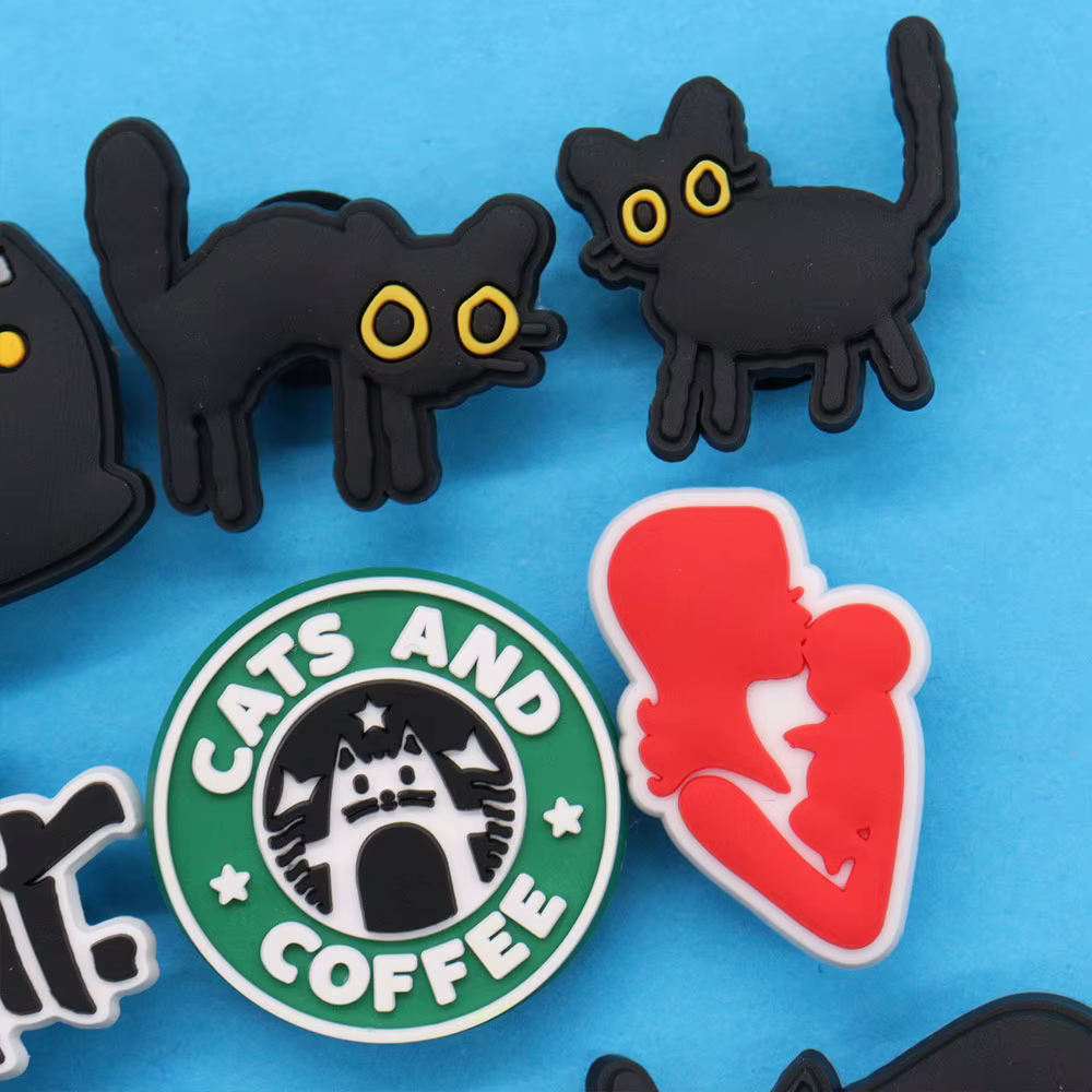 AdTosBlack Chats Chaussures Breloques pour Enfants, Animaux en PVC, Décorations DIY, Cadeau d'Annive