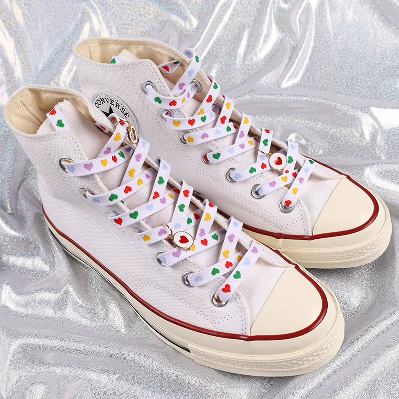 Nouveaux lacets plats coeur d'amour pour les baskets pour femmes et hommes adaptés aux lacets de cha