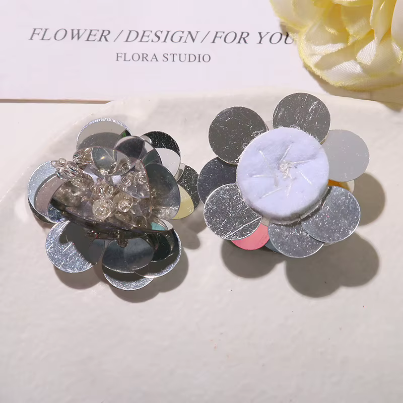 Breloque de chaussure 1 pièce, grappe de fleurs de camélia perlées à sequins argentés pour chaussure