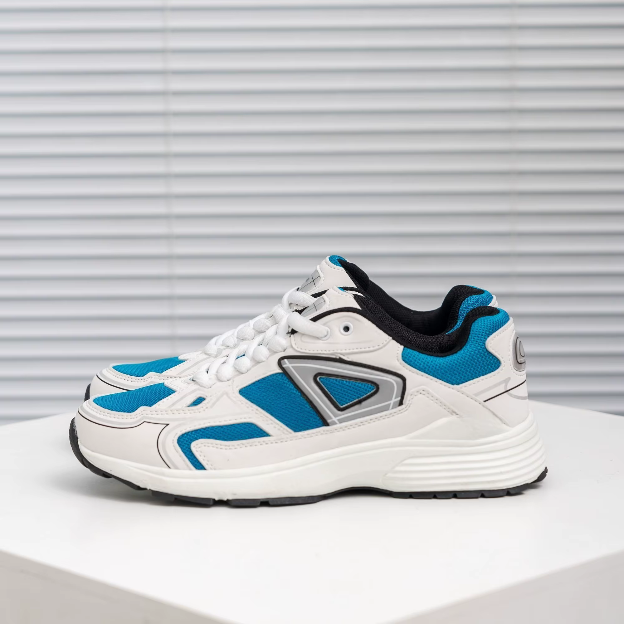 Chaussures de sport respirantes en maille pour hommes, style fin, nouvelle collection été, baskets d