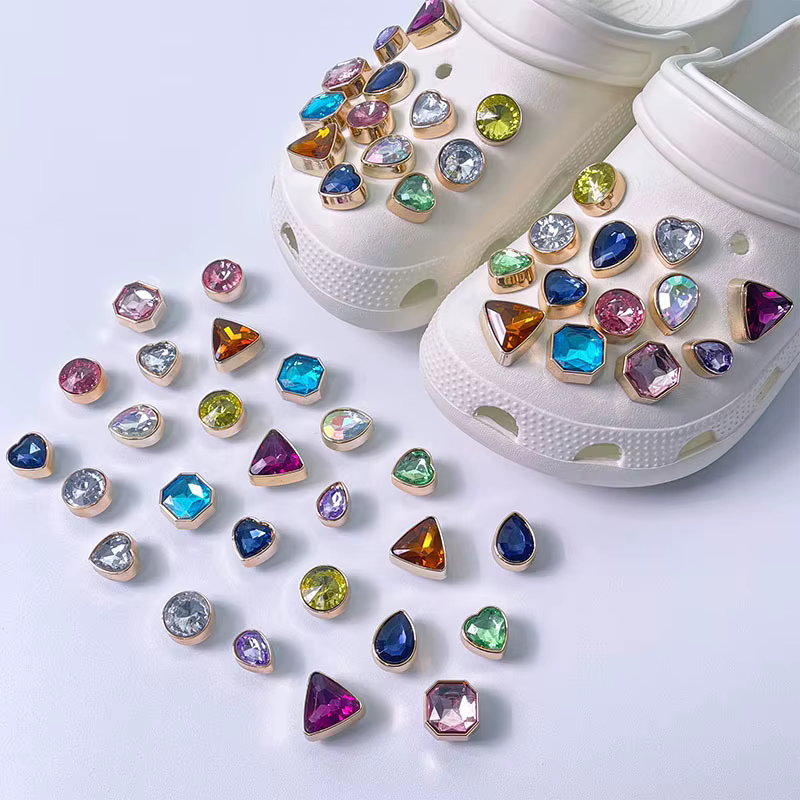 Breloques colorées en cristal pour chaussures, décorations en strass dorés pour sabots, accessoires 
