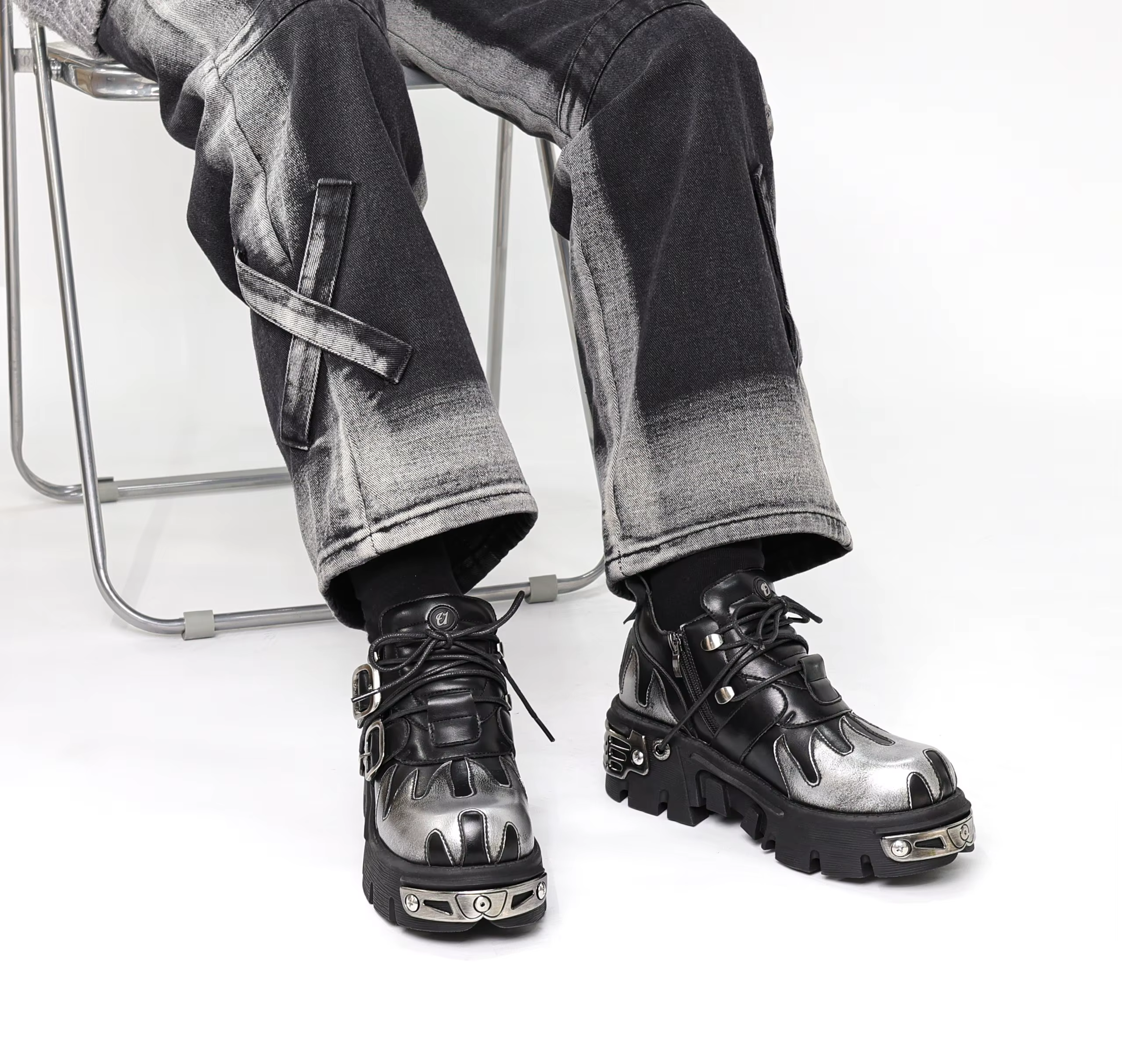 Chaussures de Couple Rock Vintage pour hommes et femmes, bottes rétro en cuir Punk foncé, Design de 