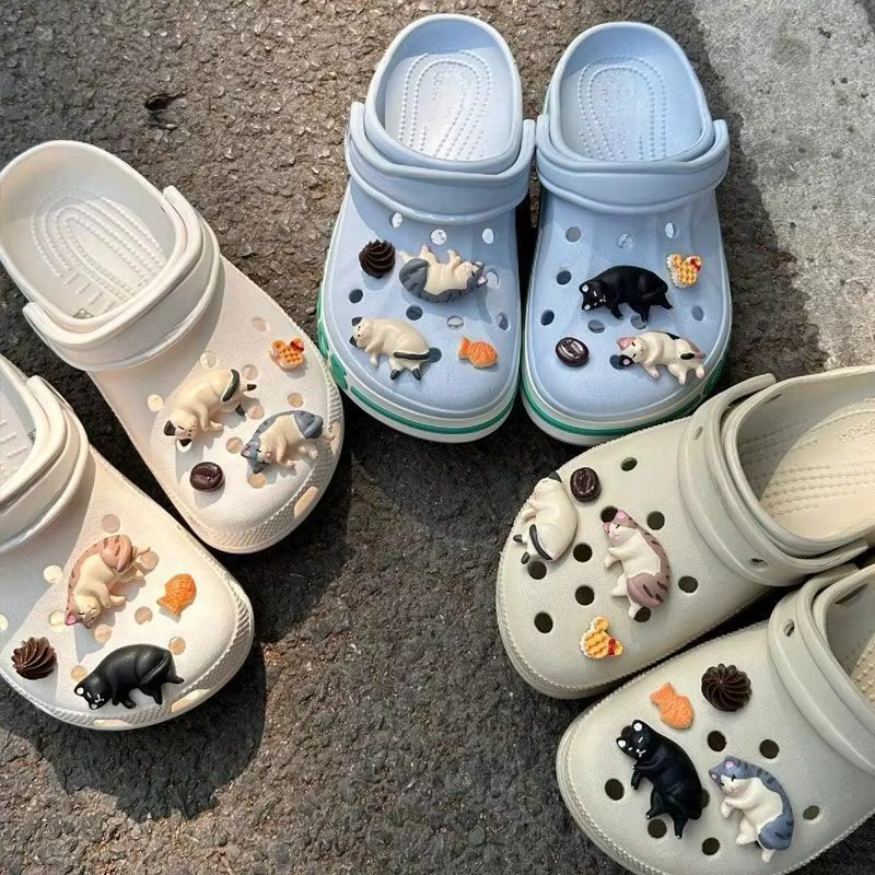 Lot de Breloques pour Chaussures Motif Chats de Dessin Animé Mignons - Accessoires de Créateur Polyv