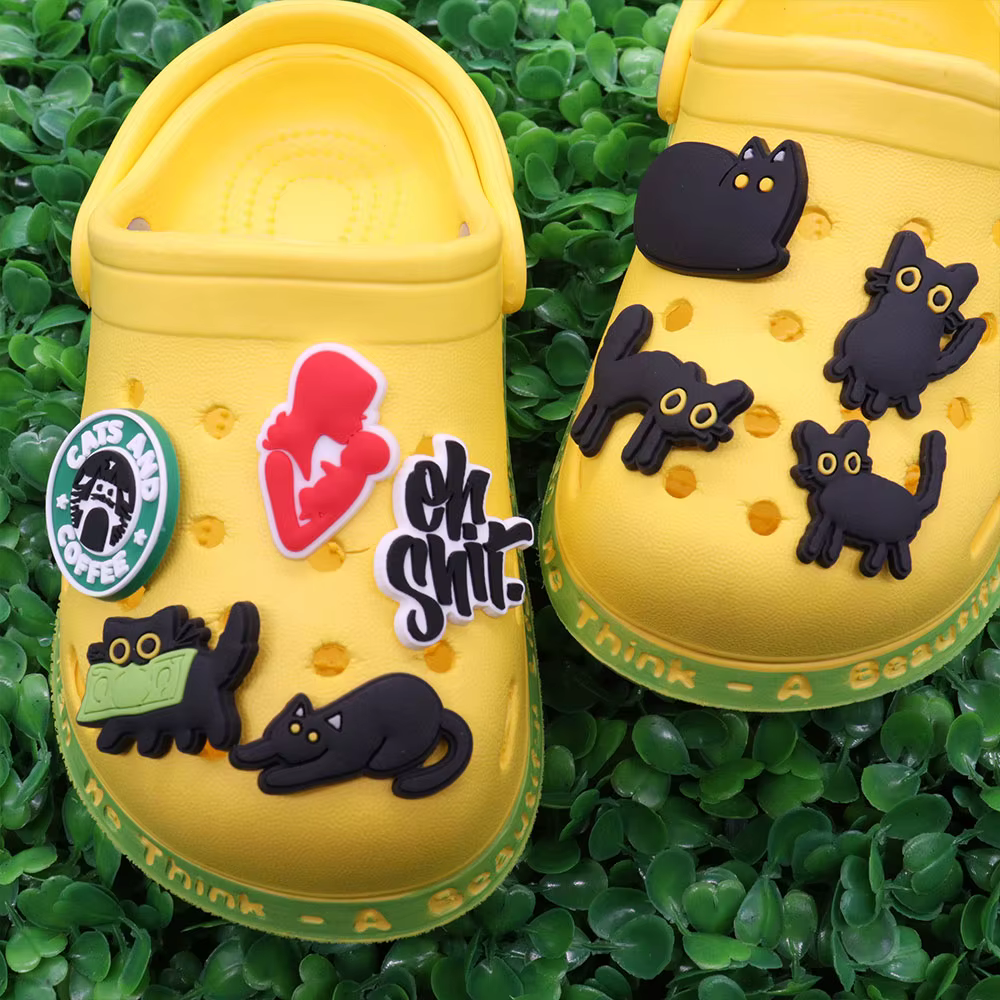 AdTosBlack Chats Chaussures Breloques pour Enfants, Animaux en PVC, Décorations DIY, Cadeau d'Annive