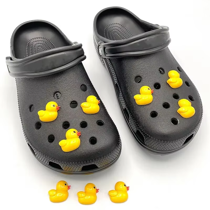 Breloques de chaussures avec petit trou de poulet jaune, décorations amusantes, nid de poulet, boucl