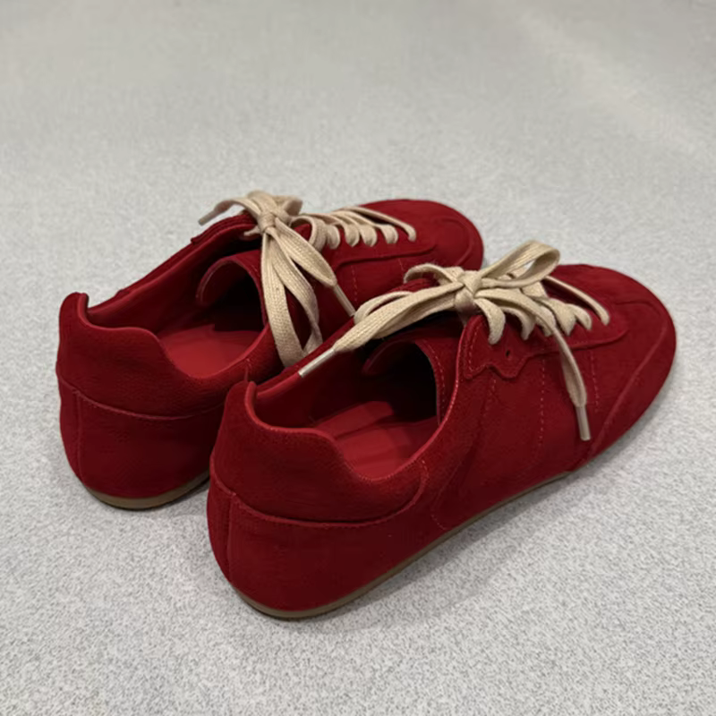 Chaussures d'entraînement allemandes pour femmes 2026 – Nouvelles baskets plates antidérapantes en d