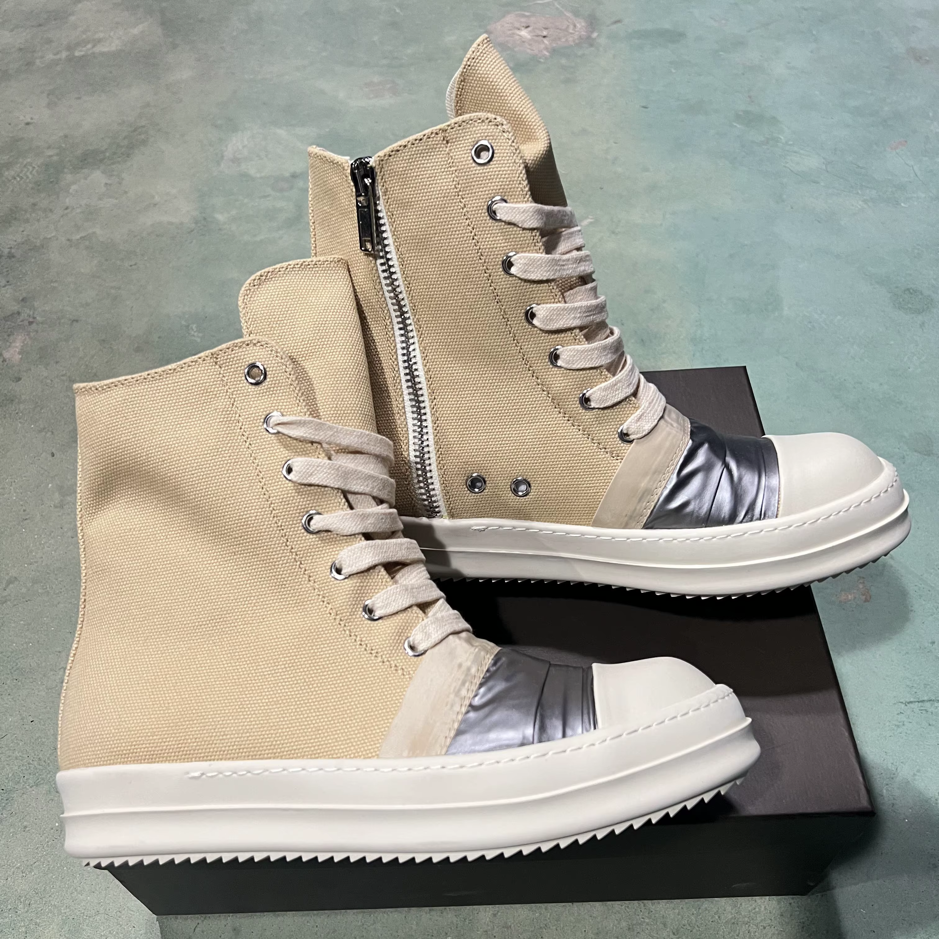 Marque décontracté hommes chaussure haut abricot femmes Sneaker argent plissé concepteur de mode cla