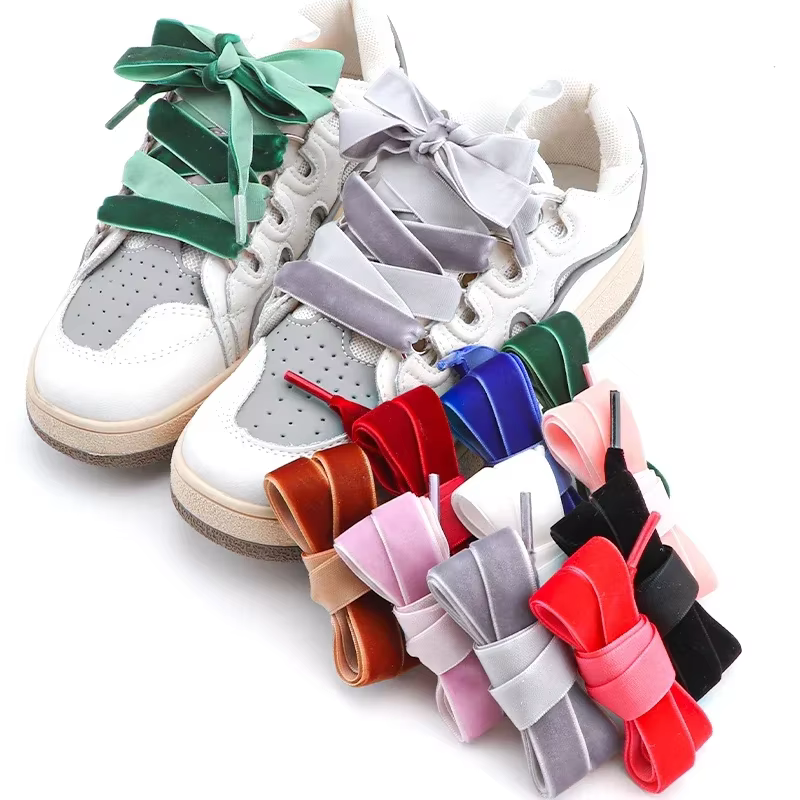 Lacets plats en velours pour femmes, fil de neige, ruban de satin, baskets à la mode, largeur 1.5cm,