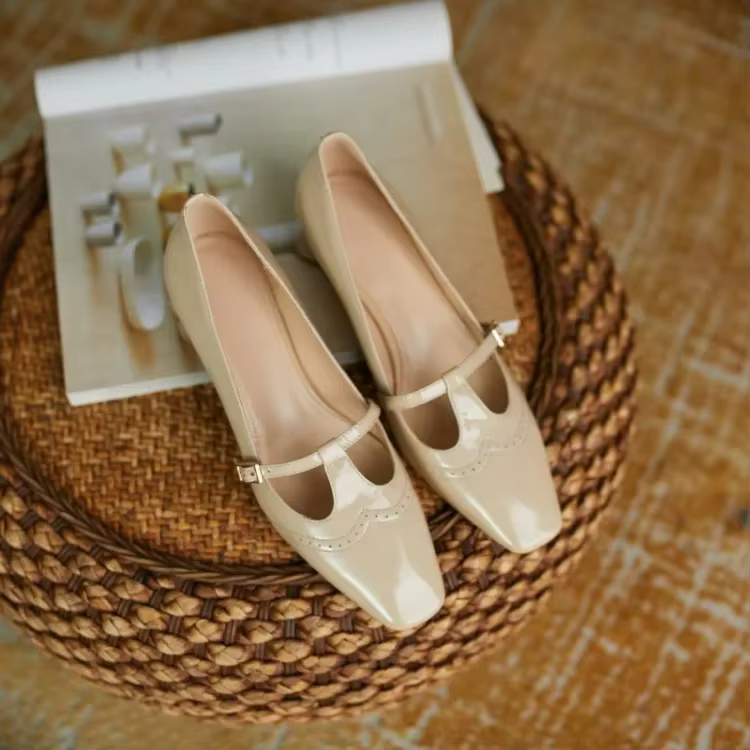 2025 printemps femmes chaussures en cuir verni couleur unie boucle en forme de T bout carré talon ép
