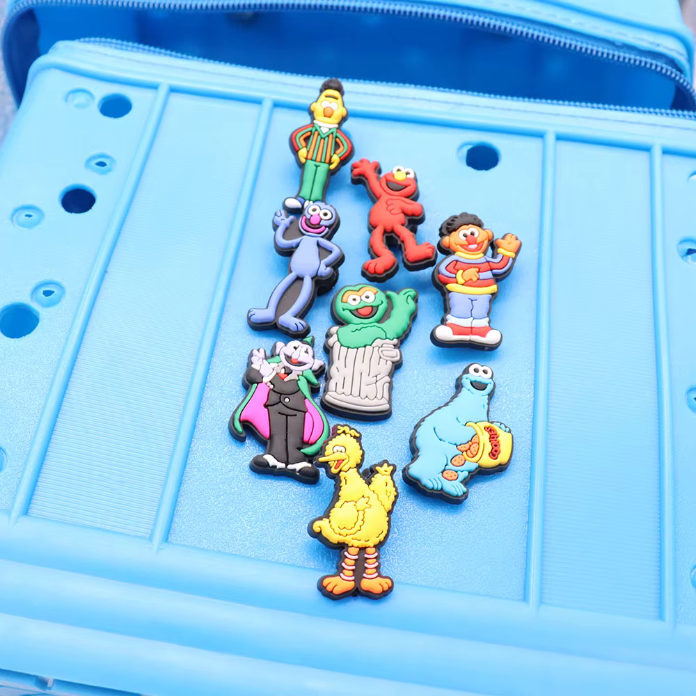 Breloques de chaussures en PVC, 1 pièce, biscuits de dessin animé, oiseau jaune, monstre, accessoire