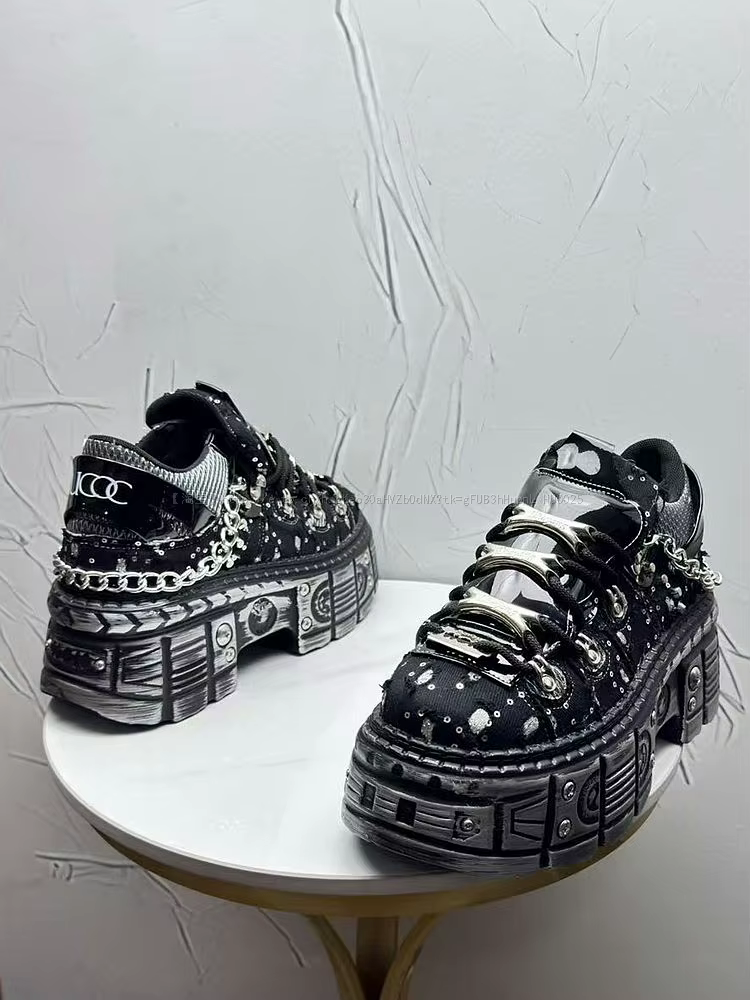 2025 été nouveaux hommes style punk plate-forme rehaussant niche personnalité frit rue mode papa cha