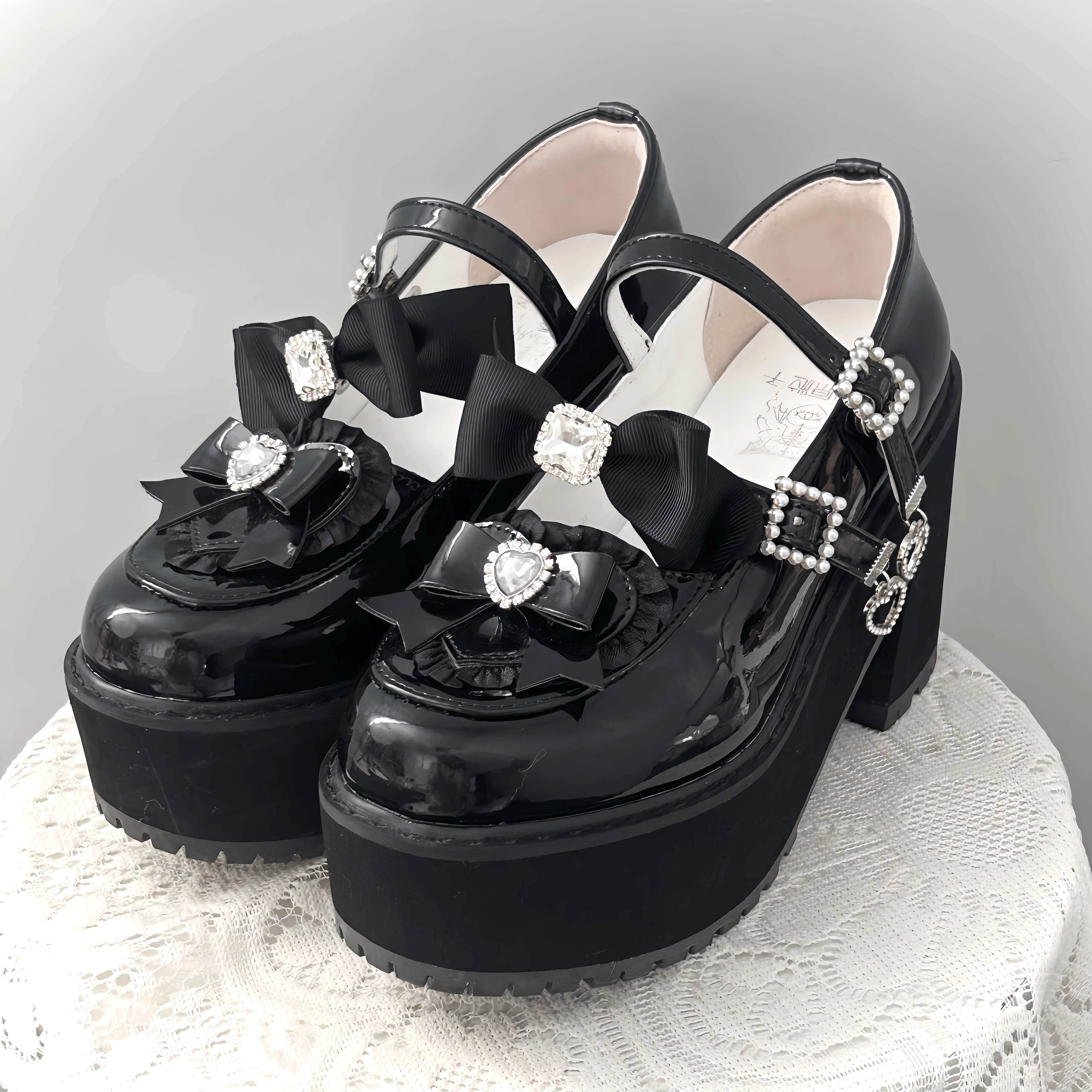 Chaussures à Plateforme Japonaises avec Nministériels d en Strass, Mocassins Noirs et Blancs de Cult