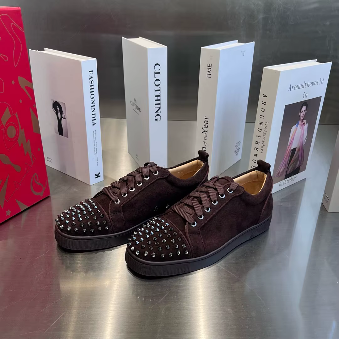 Nouvelles baskets basses de luxe en cuir blanc pour hommes avec pointes sur les orteils, semelles ro