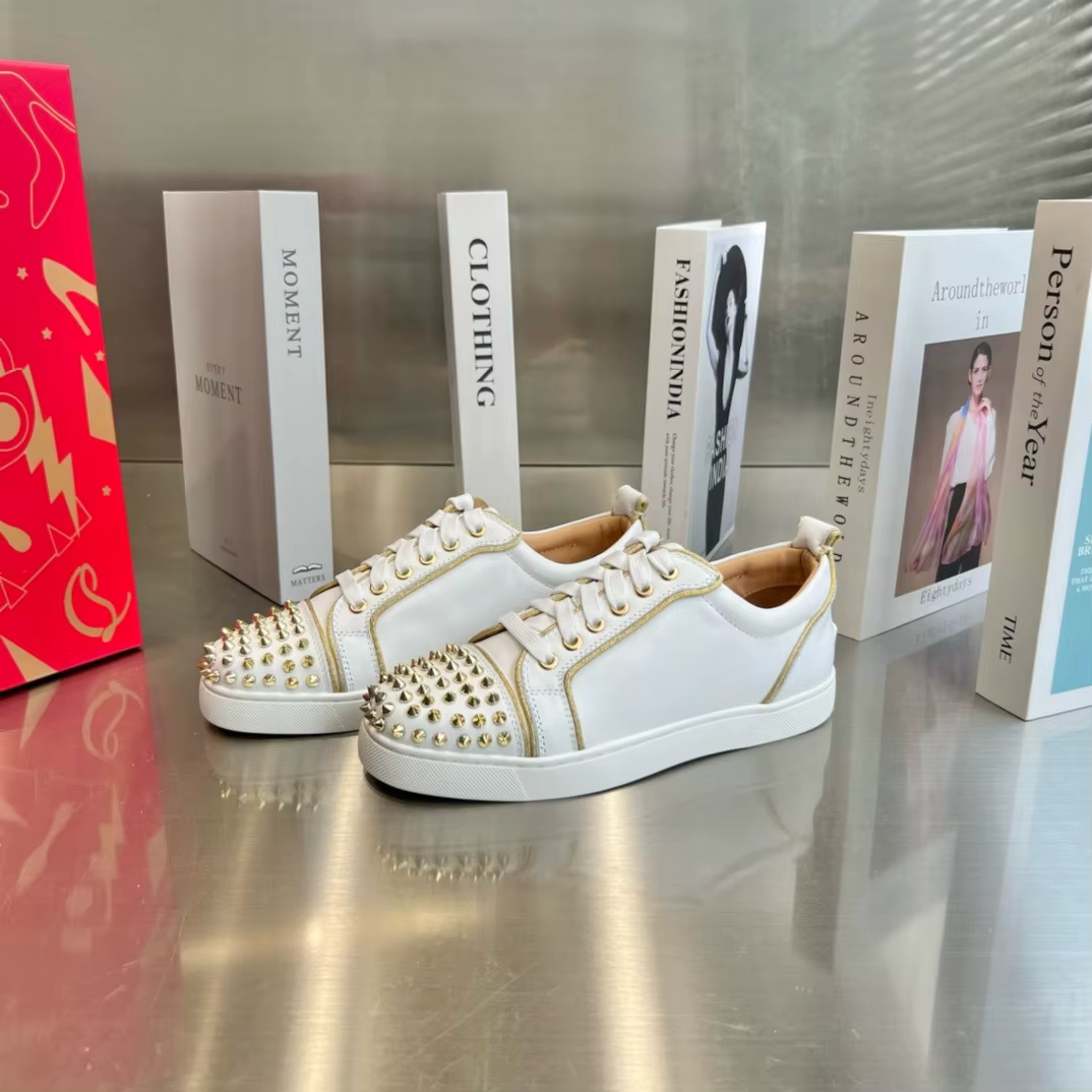 Nouvelles baskets basses de luxe en cuir blanc pour hommes avec pointes sur les orteils, semelles ro