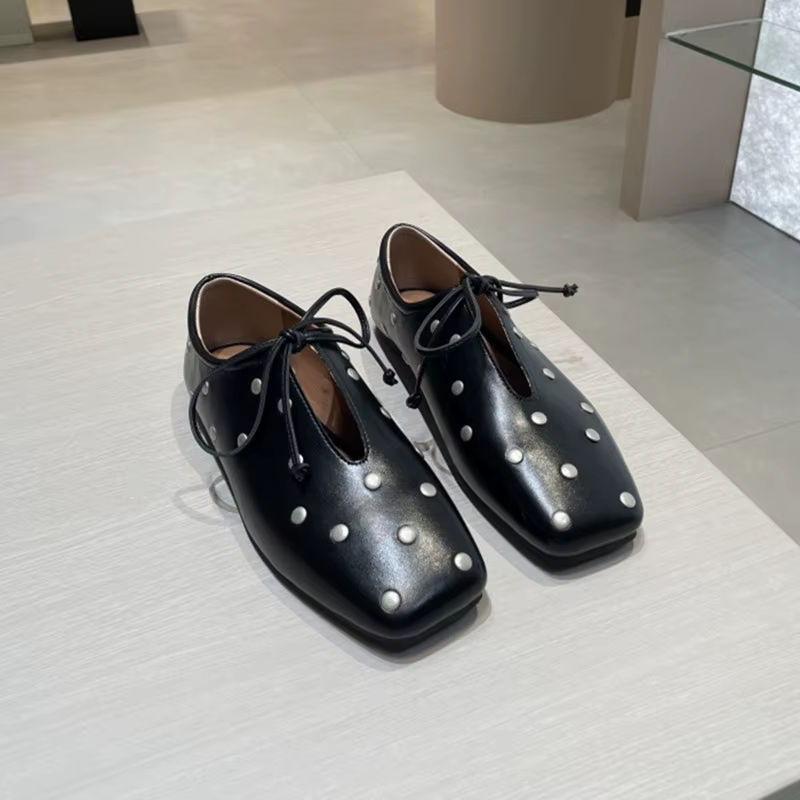 Ballerines en cuir souple à rivets pour femmes, style Ins, bout carré, évider, mocassins de marche à