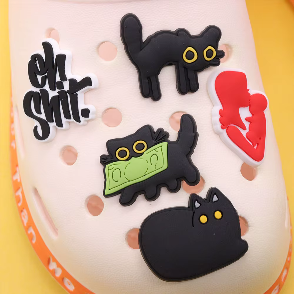 AdTosBlack Chats Chaussures Breloques pour Enfants, Animaux en PVC, Décorations DIY, Cadeau d'Annive