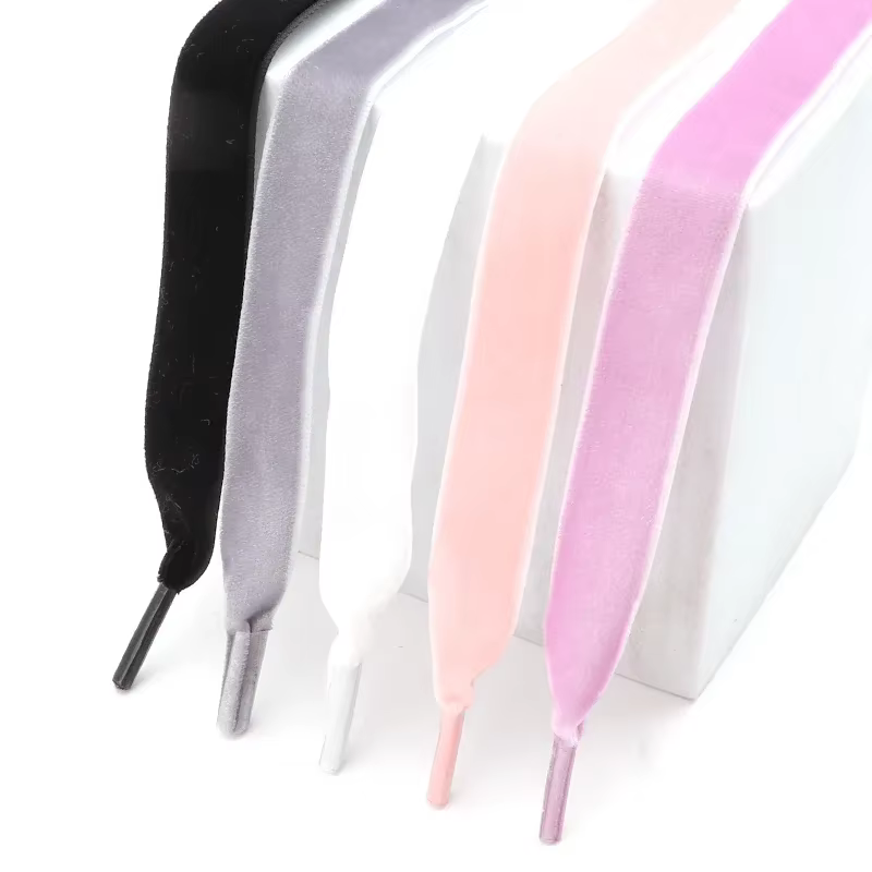 Lacets plats en velours pour femmes, fil de neige, ruban de satin, baskets à la mode, largeur 1.5cm,