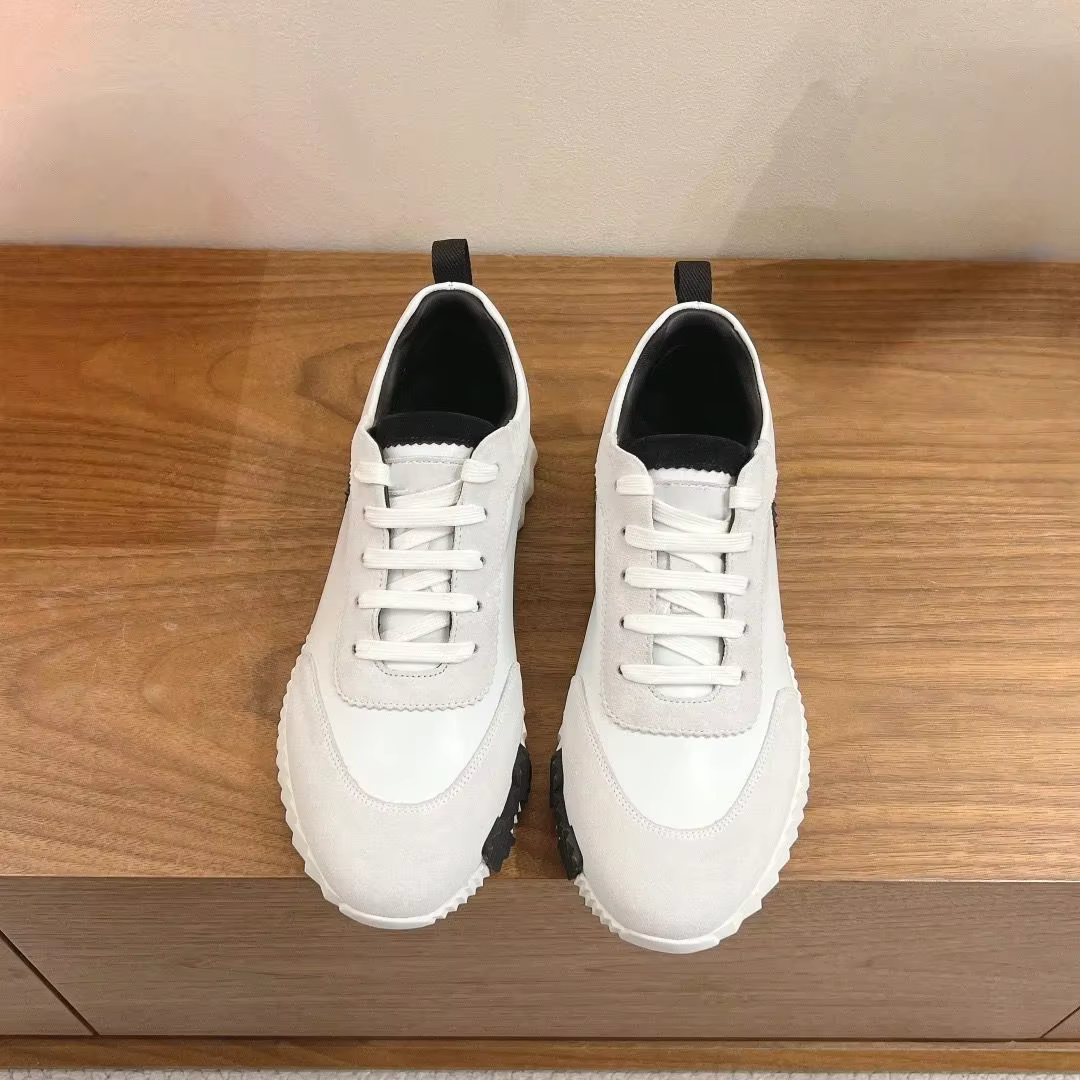 Nouvelles chaussures tendance, individualité, loisirs féminins, chaussures de sport plates à la mode