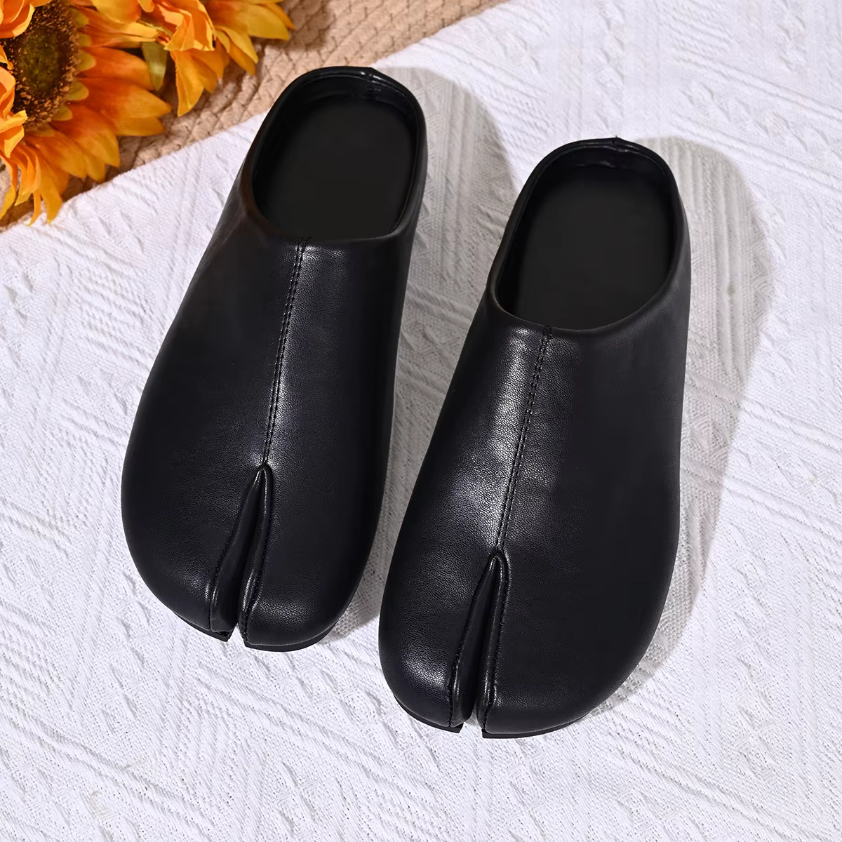 Chaussures Tabi Noires de Marque pour Femme – Collection Été-Automne 2026 – Mules Confortables à Tal