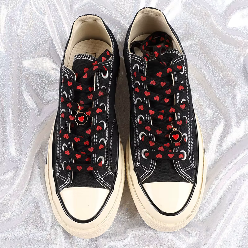 Nouveaux lacets plats coeur d'amour pour les baskets pour femmes et hommes adaptés aux lacets de cha