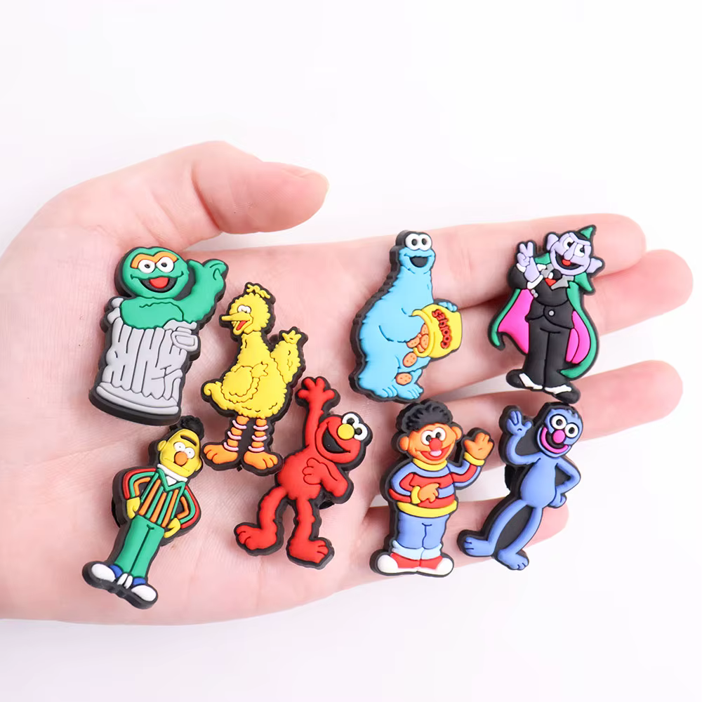 Breloques de chaussures en PVC, 1 pièce, biscuits de dessin animé, oiseau jaune, monstre, accessoire