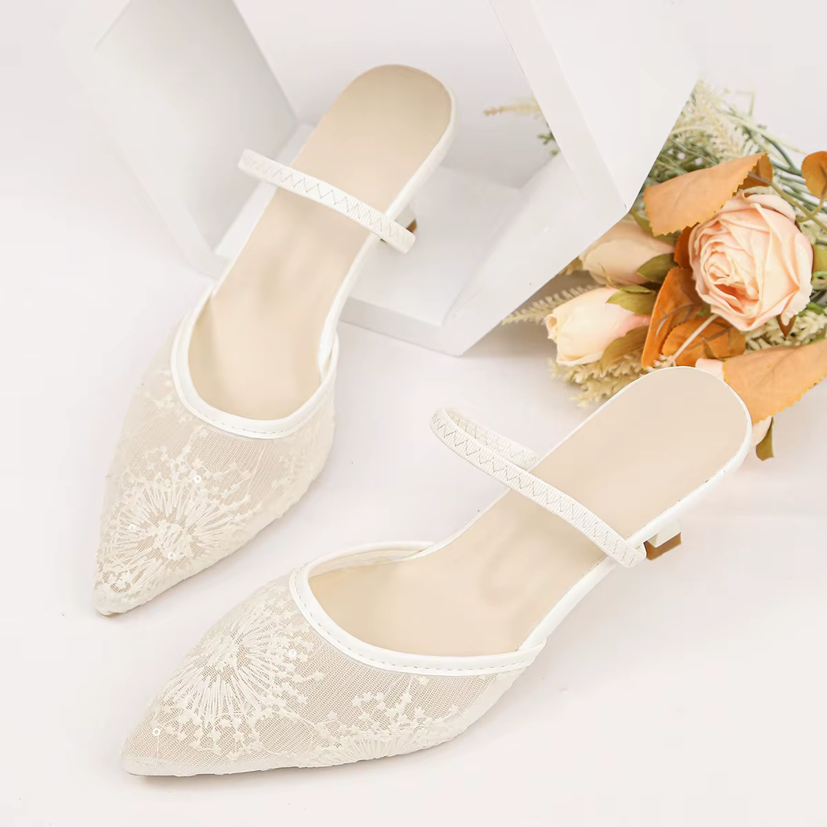 Sandales à talons hauts en dentelle française respirante à bout pointu pour femme, nouvelle collecti