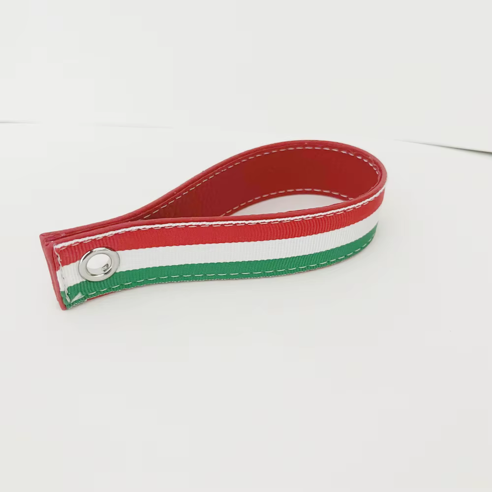 Sangle de hayon en cuir pour style de voiture, couleur rouge, lettrage adapté pour voiture de sport 