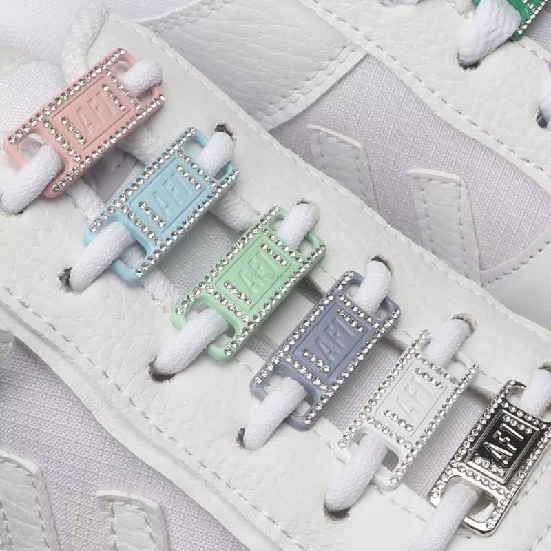 Breloques de chaussures en diamant AF1, lacets de rencontre, lacets lumineux en métal de qualité, dé