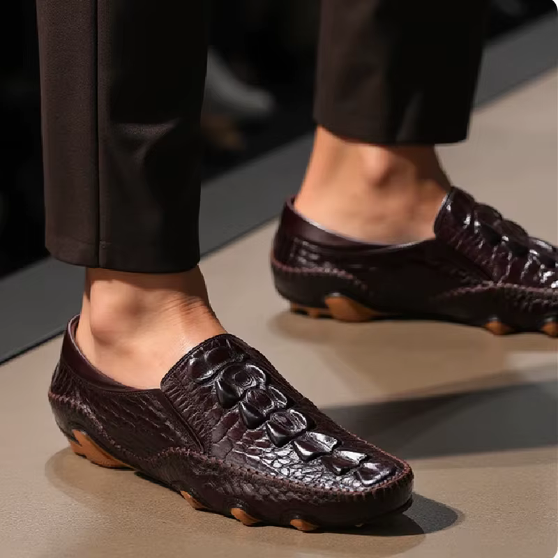 Phenkang hommes en cuir véritable été Alligator Texture Slip-On chaussures décontractées hommes moca