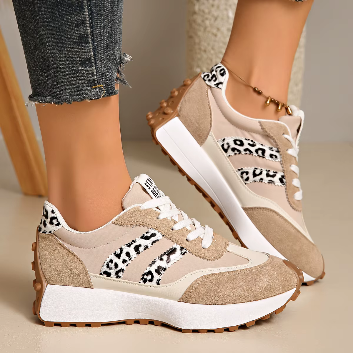 2025 printemps femmes baskets nouveau luxe plat sans lacet baskets femmes tendance confortable léger