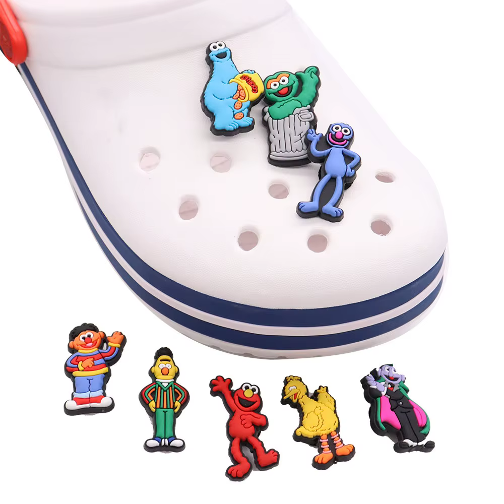 Breloques de chaussures en PVC, 1 pièce, biscuits de dessin animé, oiseau jaune, monstre, accessoire