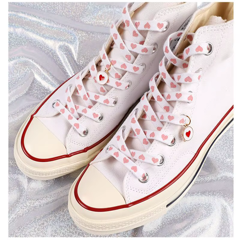 Nouveaux lacets plats coeur d'amour pour les baskets pour femmes et hommes adaptés aux lacets de cha