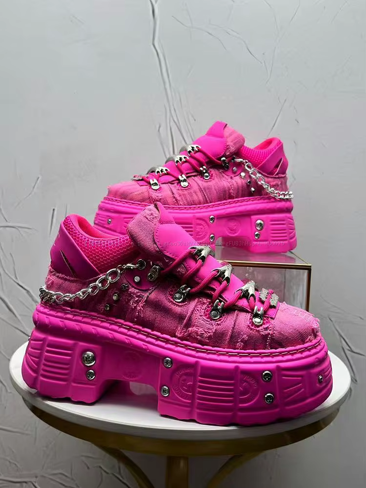 2025 été nouveaux hommes style punk plate-forme rehaussant niche personnalité frit rue mode papa cha