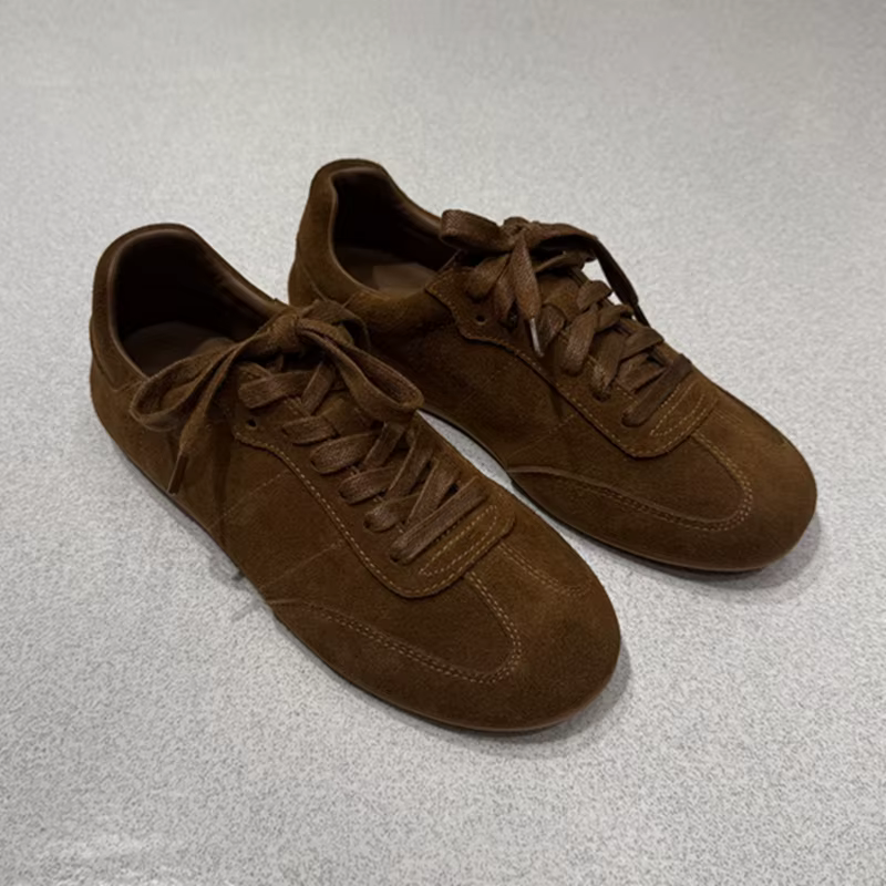 Chaussures d'entraînement allemandes pour femmes 2026 – Nouvelles baskets plates antidérapantes en d