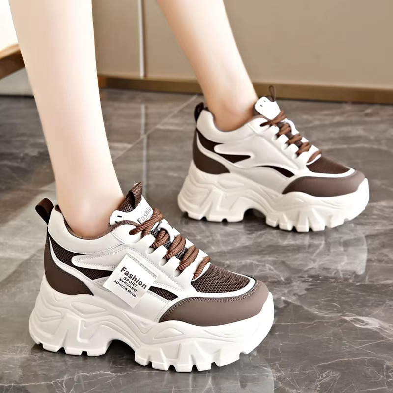 Baskets à plateforme blanches pour femmes, chaussures de sport vulcanisées à lacets et semelle épais