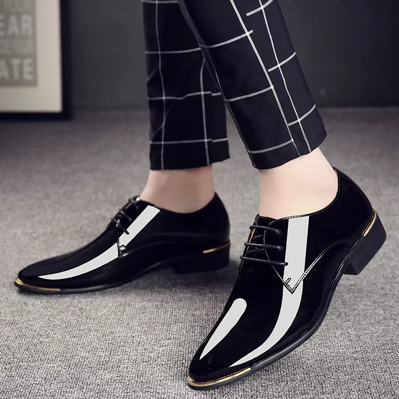 Chaussures habillées en cuir verni pour hommes