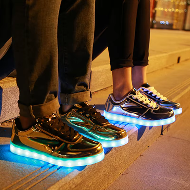 Hommes chaussures lumière scintillante Led femmes printemps mode Sport décontracté lampe fête or argent bottes lumineux danse appartements Sneaker