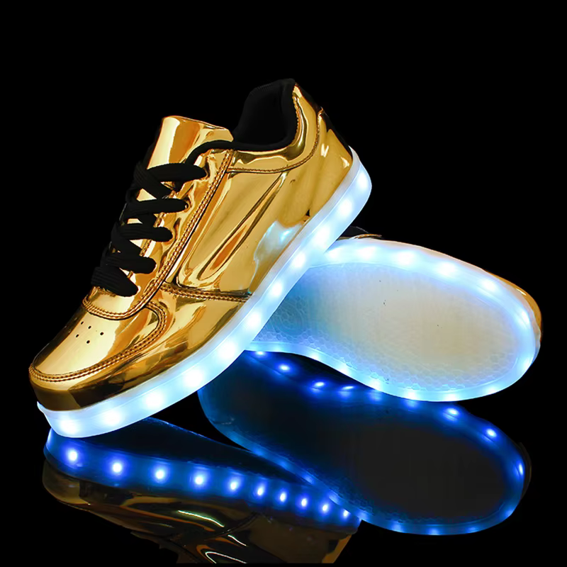 Hommes chaussures lumière scintillante Led femmes printemps mode Sport décontracté lampe fête or argent bottes lumineux danse appartements Sneaker