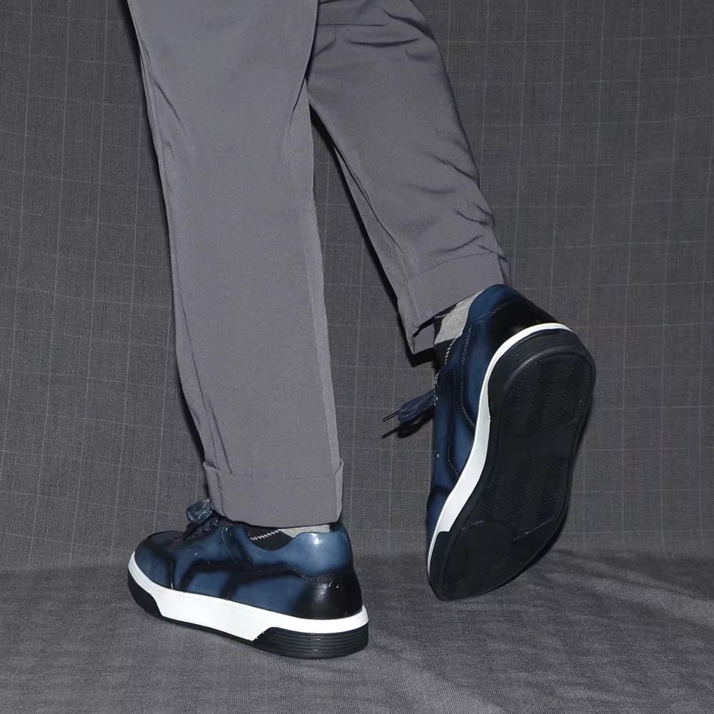 2025 nouvelles chaussures décontractées en cuir véritable pour hommes baskets solide bleu noir Style de sport sculpté respirant affaires Social chaussure plate