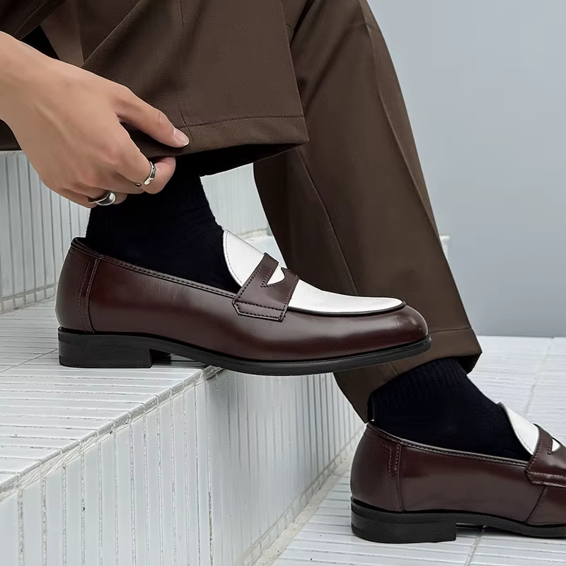 2025 Chaussures en cuir pour hommes Mocassins confortables à enfiler Yuppie Brogue