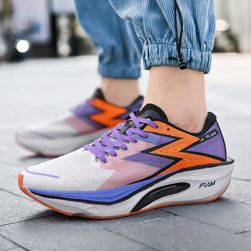 Chaussures de course à pied avec semelle en carbone